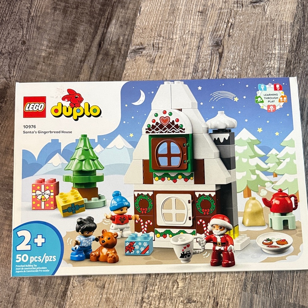 Lego Duplo Santa's Gingerbread House - White, Red, Green, Blue
